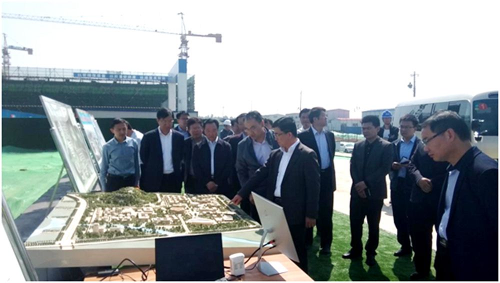 領(lǐng)導視察照片2.jpg 領(lǐng)導視察照片2.jpg